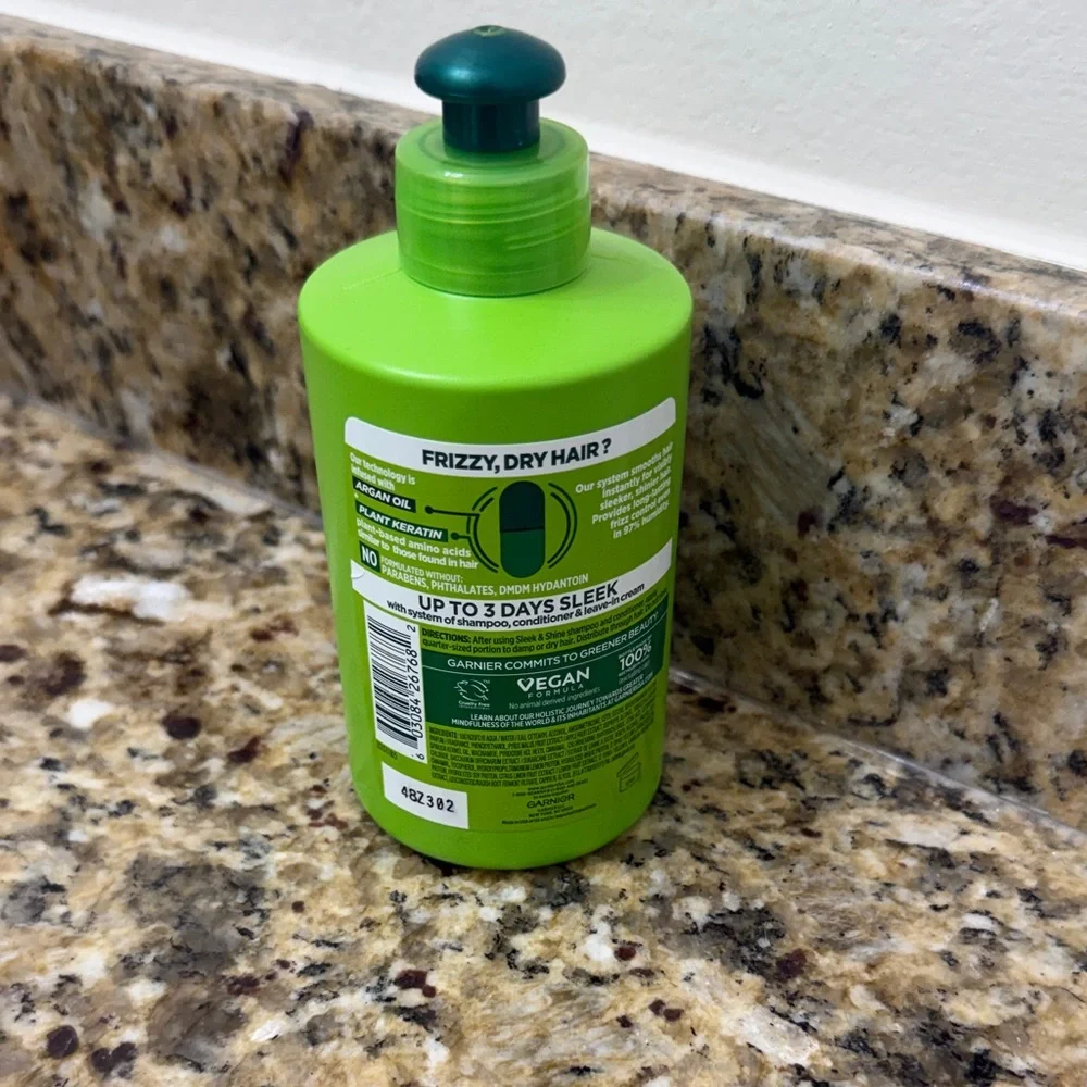 NWT Garnier Fructis Sleek & Shine Leave-In Conditioner